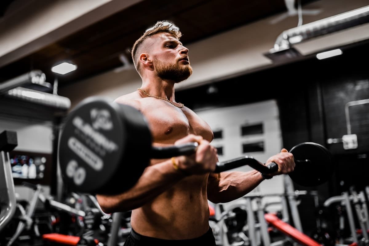 Recomposición corporal: entrenamiento de fuerza con mancuerna para ganar músculo y perder grasa a la vez